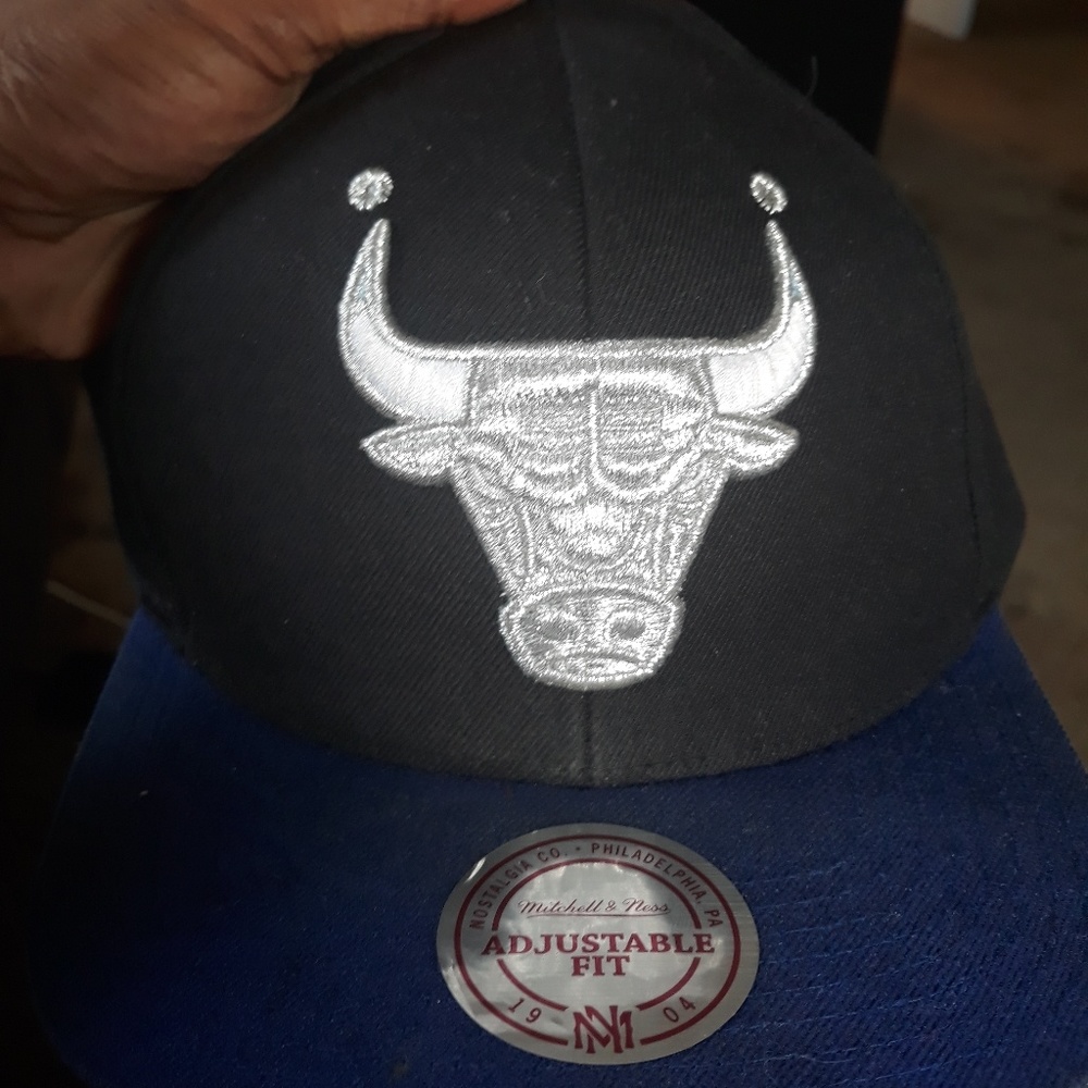 Mitchell and ness chicago bulls hat